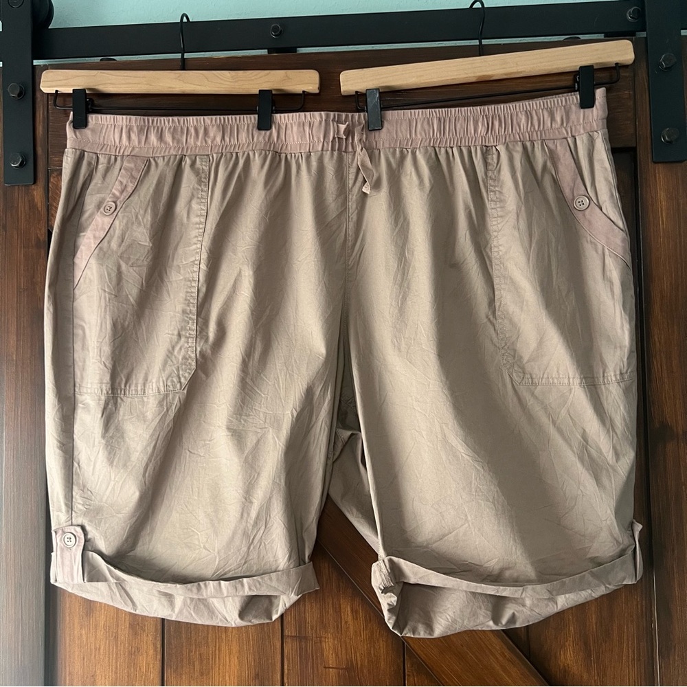 Lane‎ Bryant Tan Elastic Waist Women's 26/28 Lightweight Shorts with Relaxed Fit
